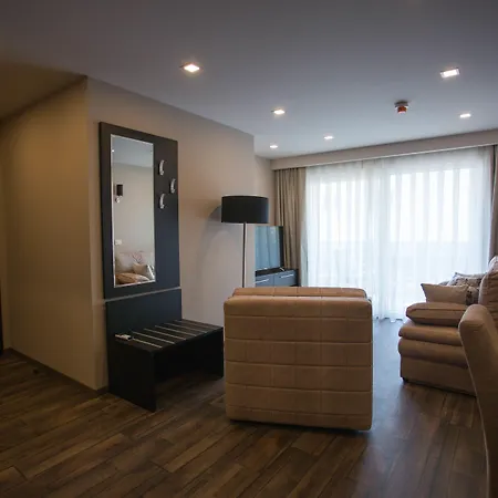 9 Aparthotel 4*