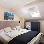 公寓式酒店 9 4*